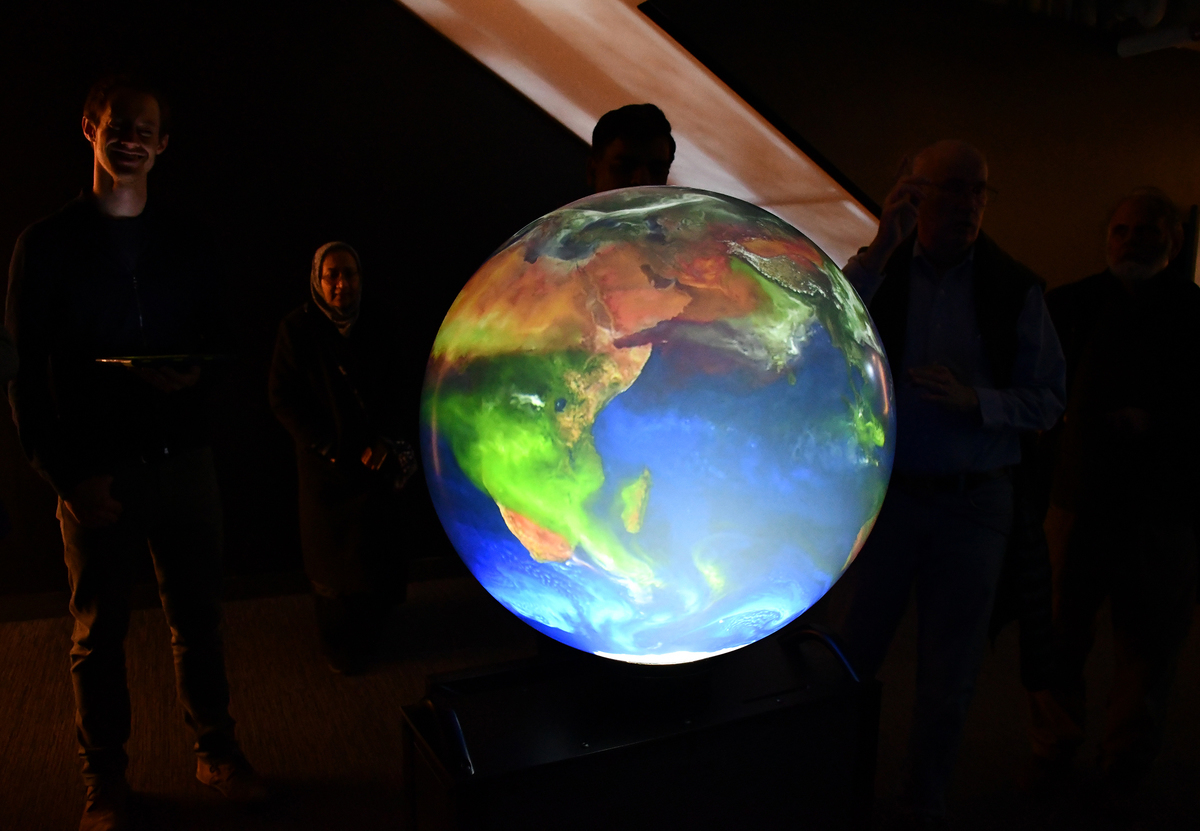 12iGLobeX.jpg (Full)