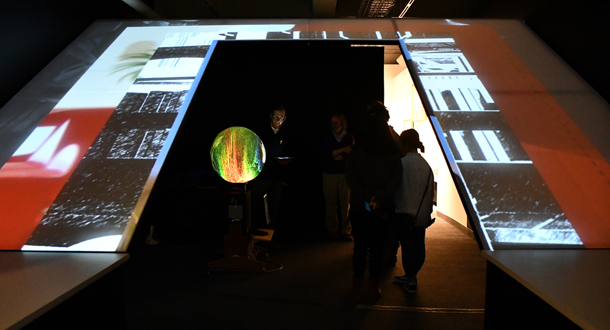 9iGlobeSet-up.jpg (Full)